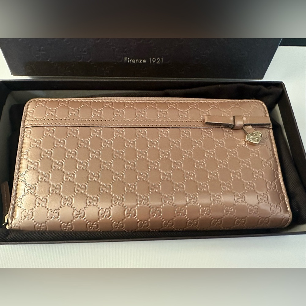 GUCCI Microguccissima Bow Heart Zip Around Wallet Candy Shine Pink - Picture 2 of 9
